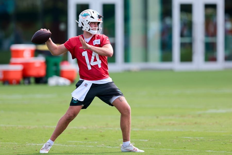 Reports: Dolphins trade QB Quinn Ewers to Jaguars