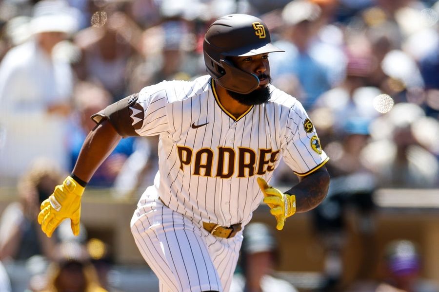 Padres win 5th straight, complete sweep of Rockies