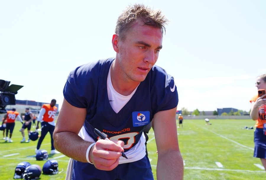 O quarterback dos Broncos, Bo Nix, promete continuar correndo após lesão no tornozelo.