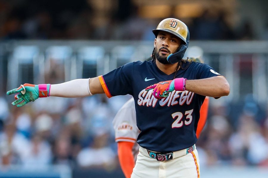 Padres hope bats stay hot against visiting Giants 