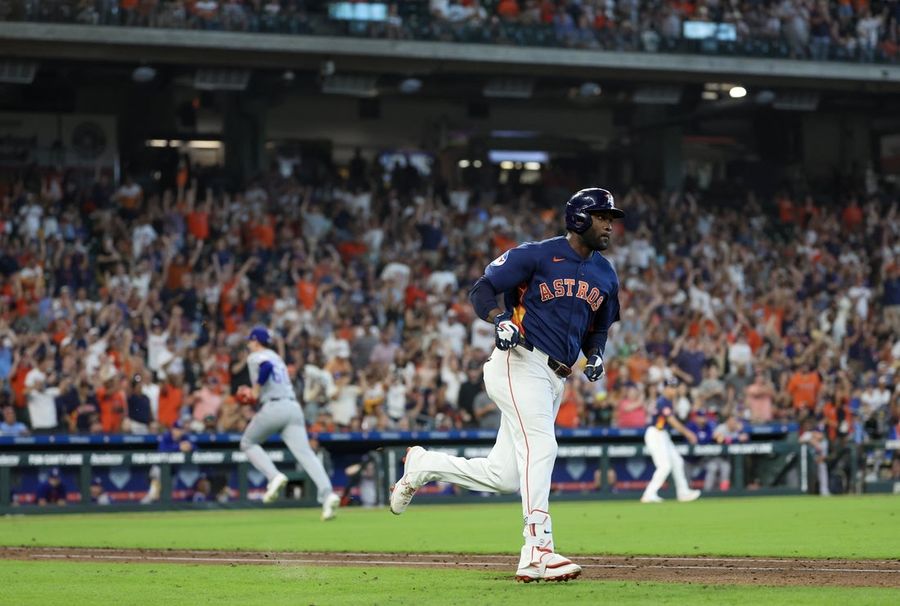 A atuação de Yordan Alvarez, com quatro rebatidas, impulsiona a vitória dos Astros sobre os Rangers.