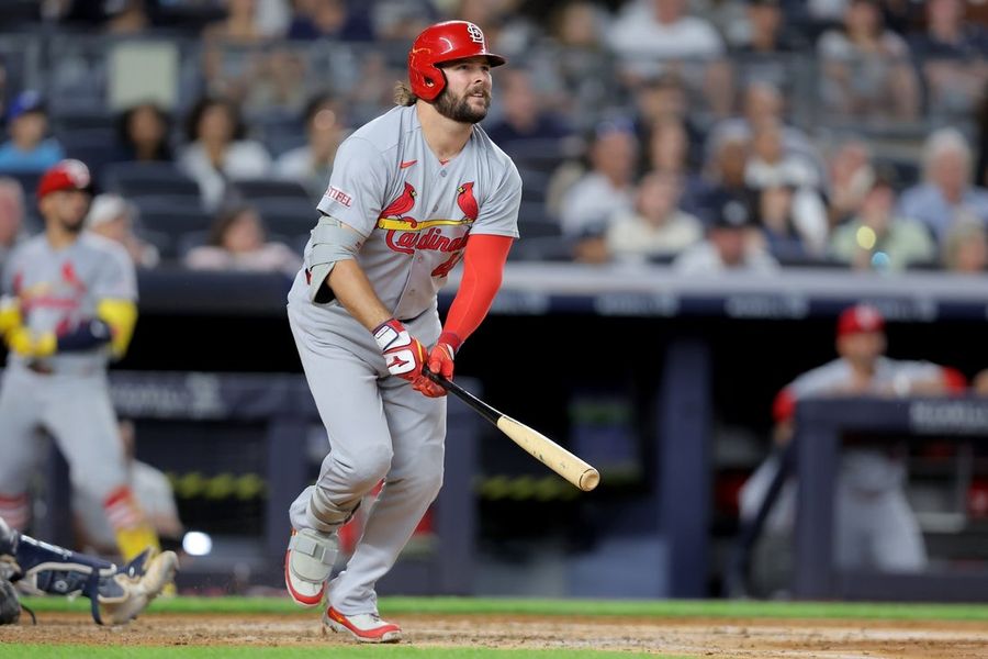 Alec Burleson dispara 3 home runs e leva os Cardinals à vitória sobre os Yankees.