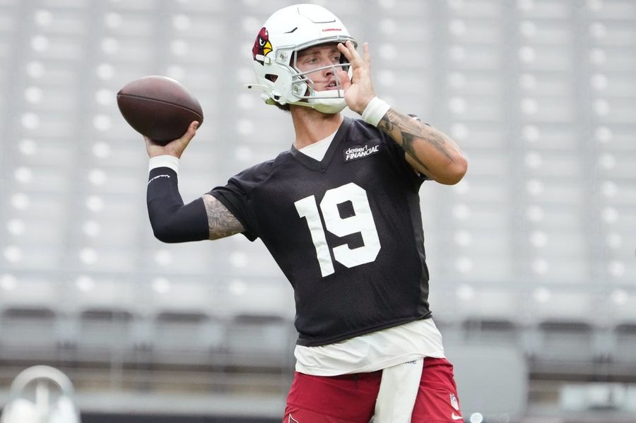 Cardinals escalam o quarterback novato Carson Beck como titular no jogo do Hall da Fama.