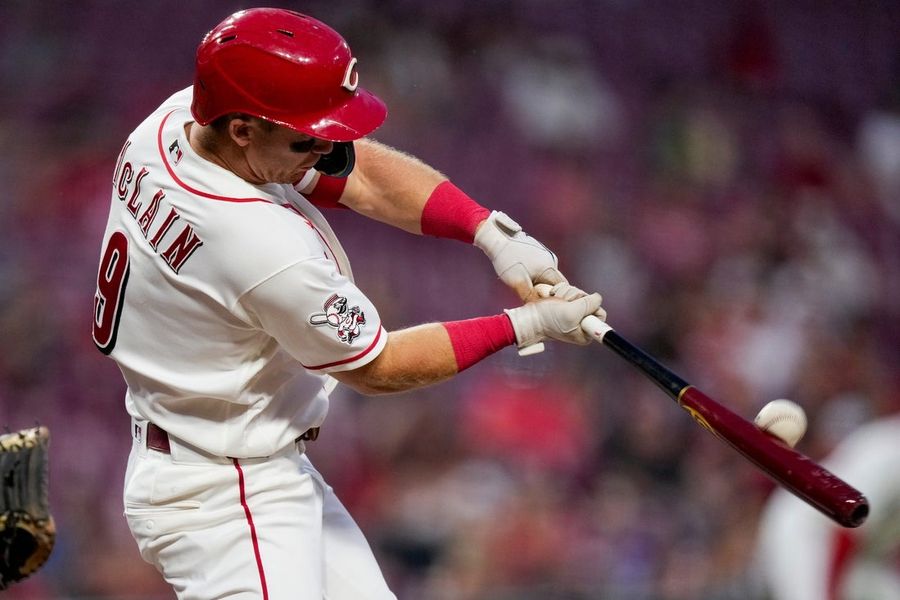 Os Reds, em confronto com o fraco time dos Athletics, buscam uma inédita varrida em casa.