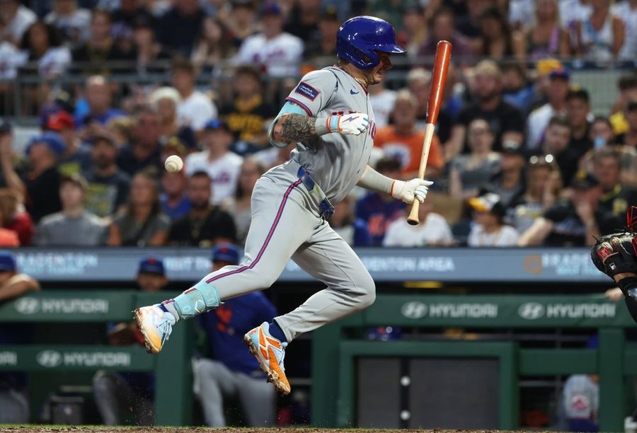 Mets build early lead, hold off Pirates for 4th straight win
