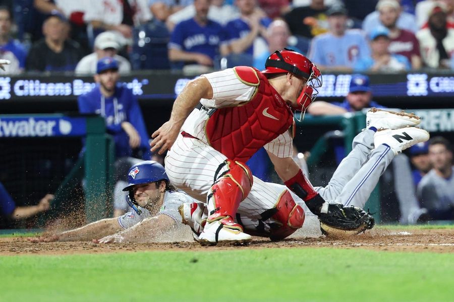 Josh Smith's big night helps Blue Jays hold off Phillies