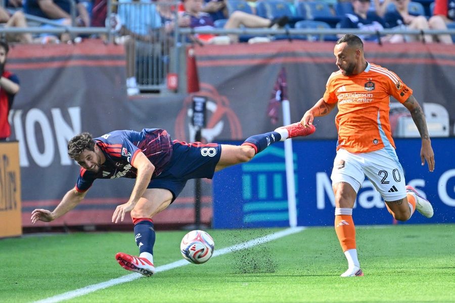 Dynamo continue torrid stretch with shutout of Revolution 