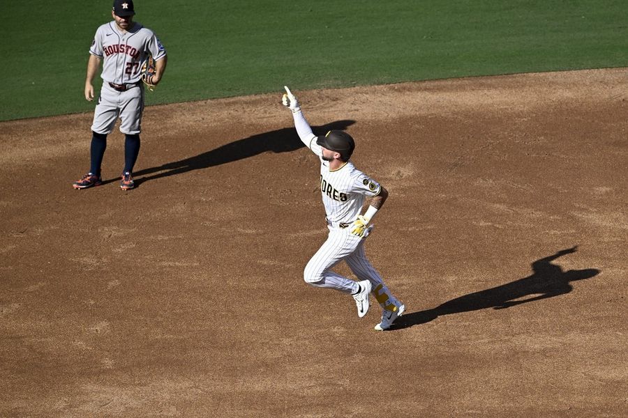 Padres hold off Astros, now 1 game out of wild-card spot