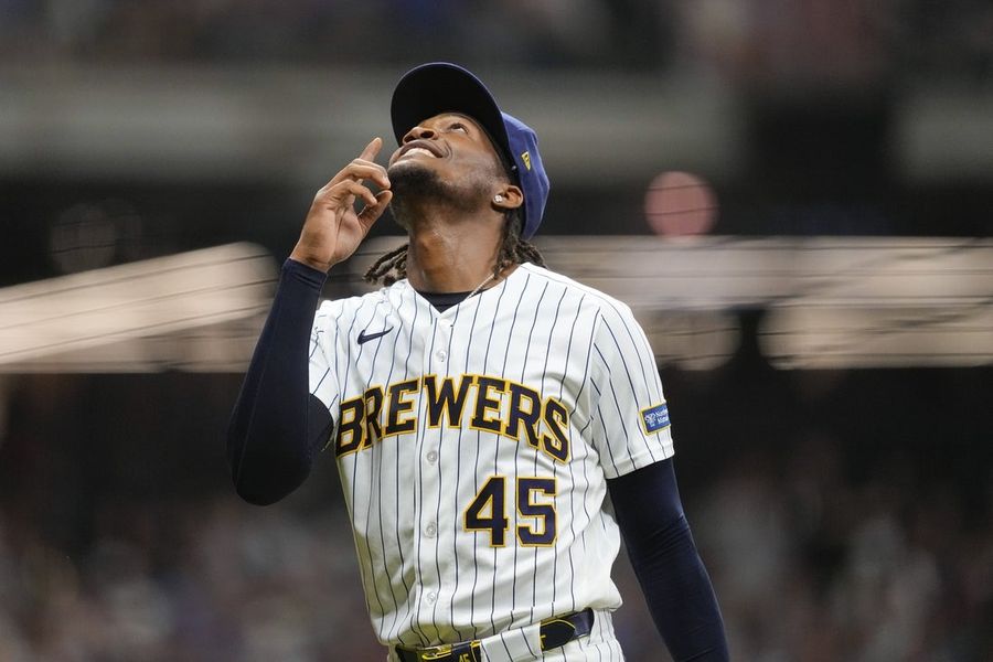 Fueled by bullpen, Brewers bid for series win vs. Twins  