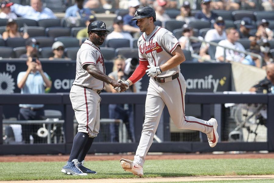 Yankees rally late, but Braves win in 10 to avert sweep
