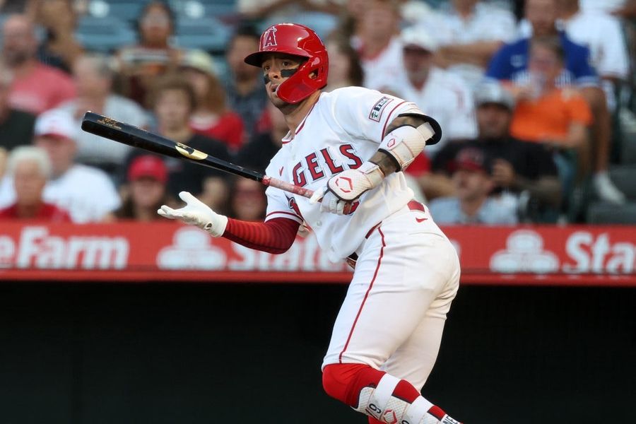 Early 3-run rally proves enough for Angels to down Rangers