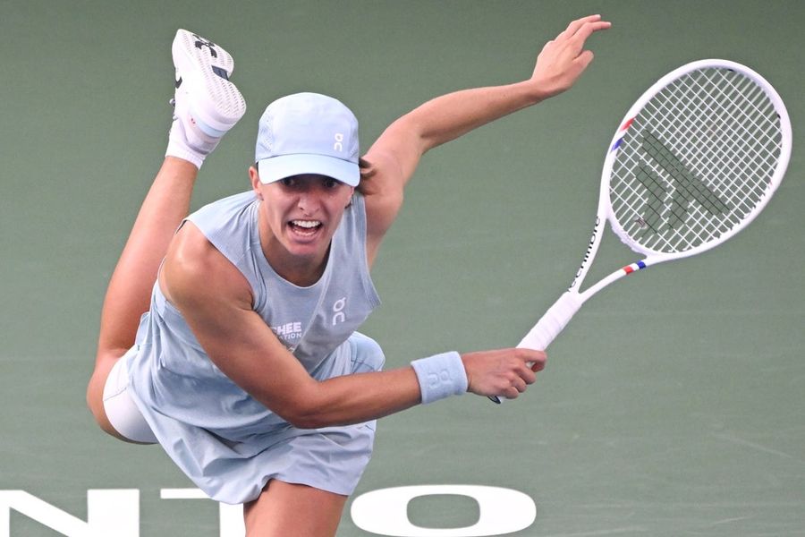 WTA roundup: Iga Swiatek tops Elena Rybakina for first title of '26