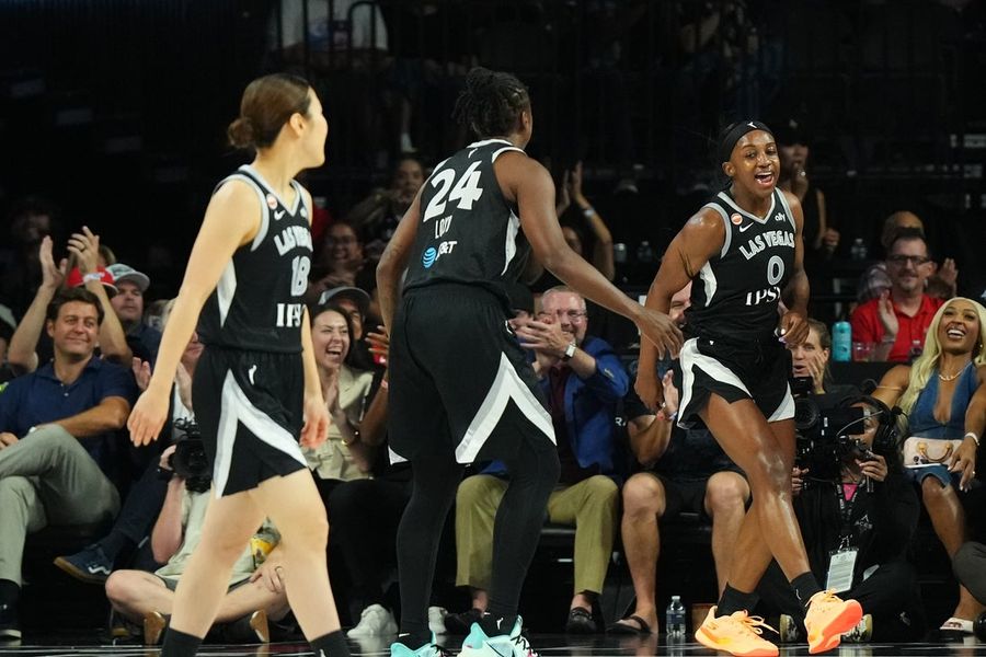 Jackie Young powers Aces to playoff-clinching win over Mystics