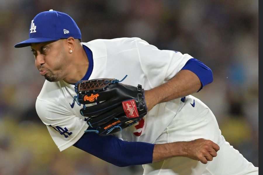 Dodgers place closer Edwin Diaz (neck) on IL