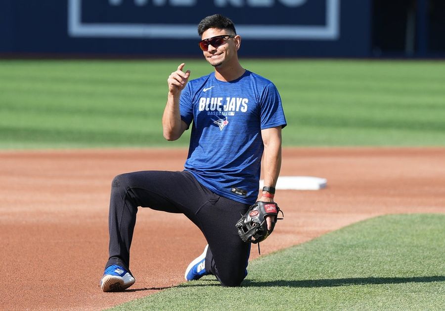 Blue Jays' Andres Gimenez (hamstring) exits game vs. Rays