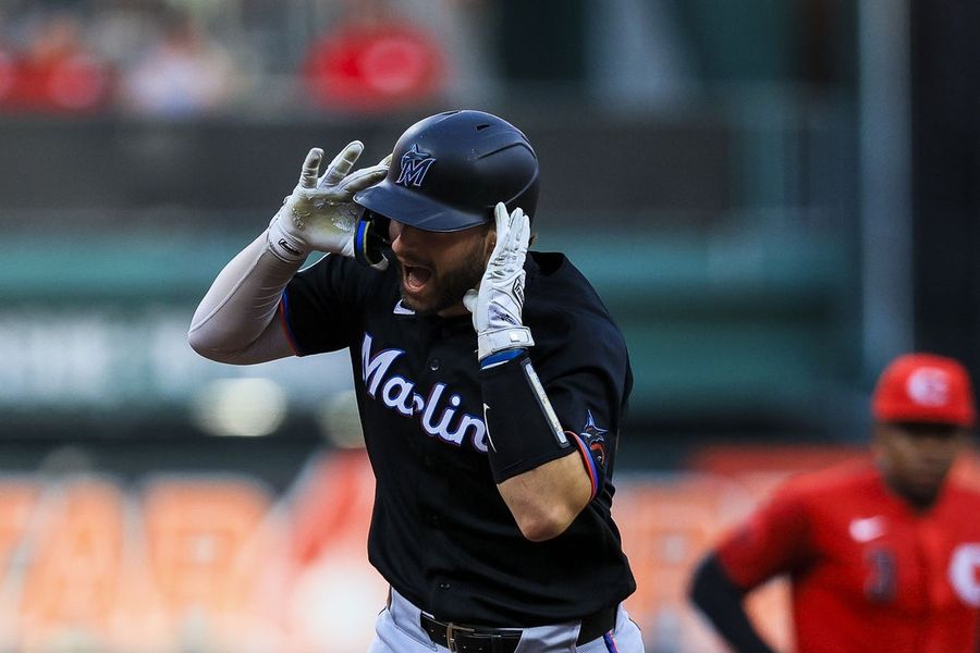 Marlins ride 4-run eighth to comeback win over Reds