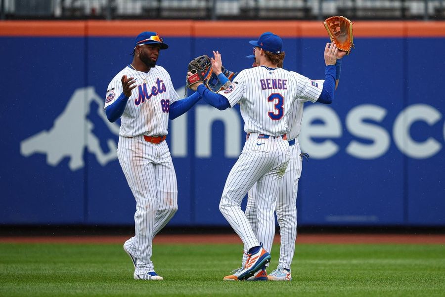 Mets winning with defense against aggressive Padres