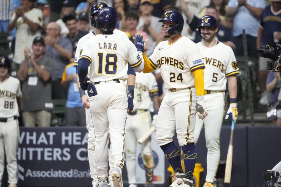 MLB roundup: Brewers match club record with 22 runs, blank Mariners