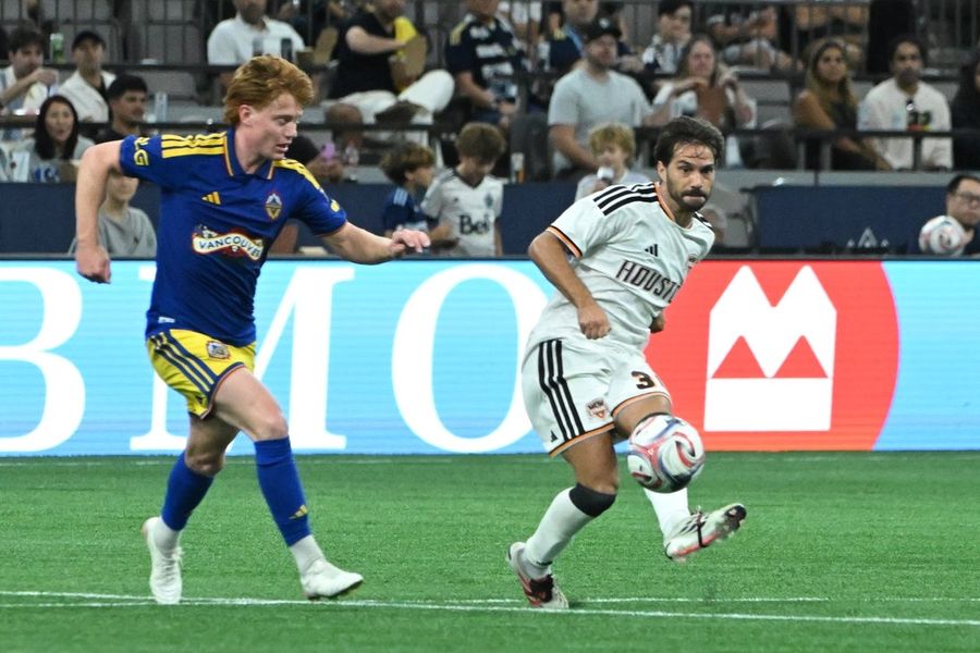 Dynamo blank Whitecaps, tie MLS mark with fifth straight shutout win
