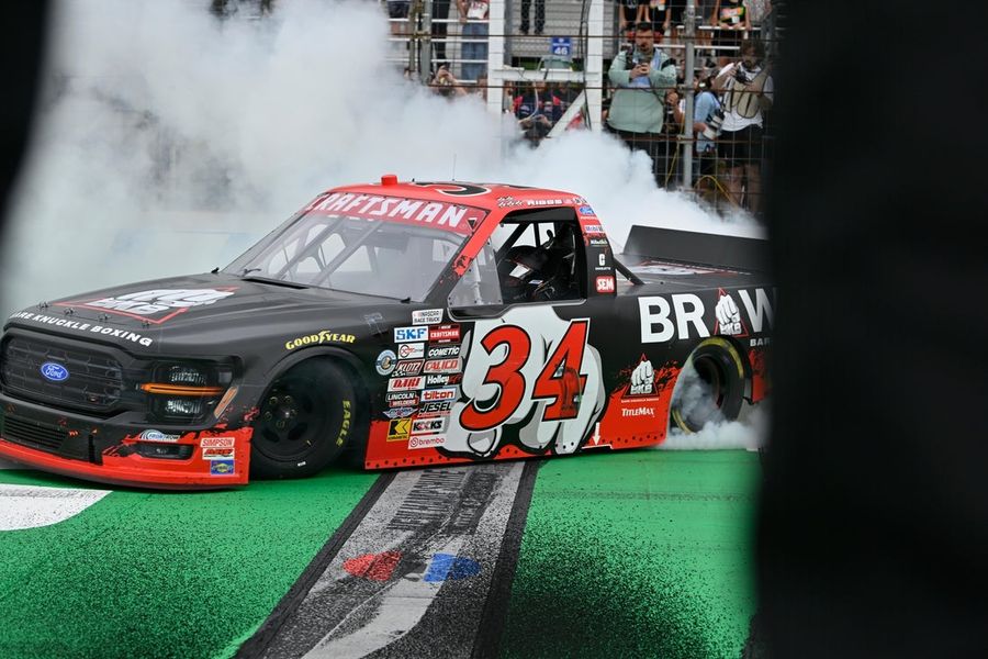 Riggs rules New Hampshire, Ankrum survives to claim final Chase berth