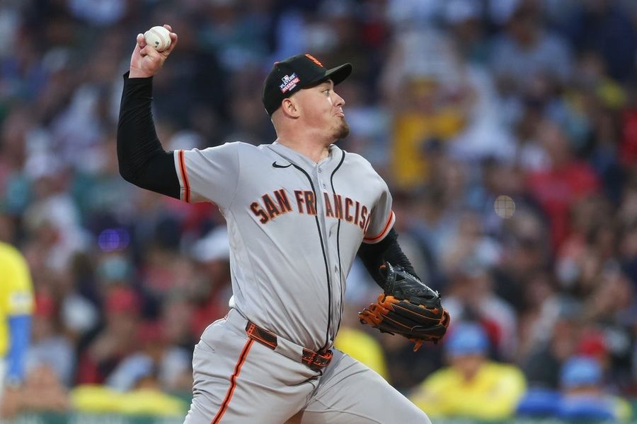 Red Sox rally in 9th, score 3 runs to stun Giants