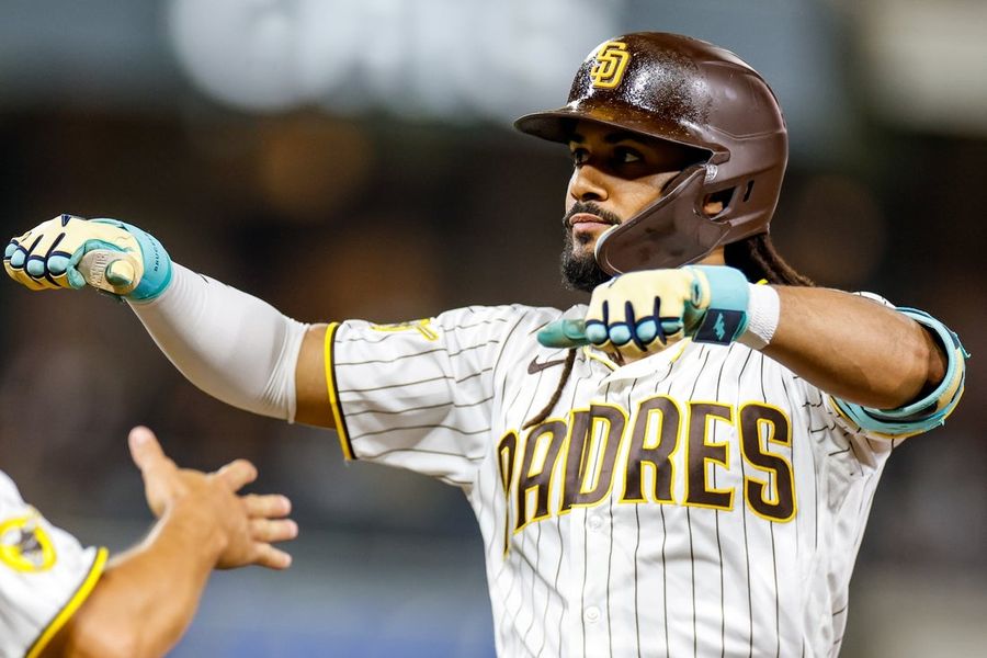 Buss brothers join Padres' new ownership group