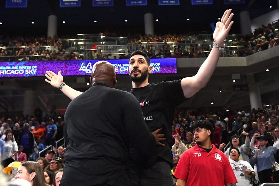 Sky bane Enes Kanter Freedom da arena após altercação