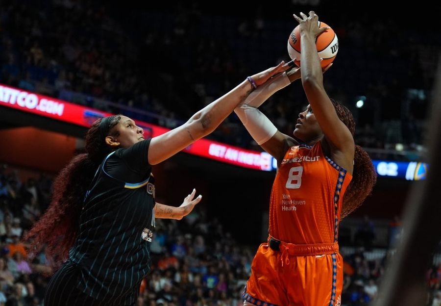 Aaliyah Edwards marca 26 pontos, sua melhor marca na carreira, e o Sun lidera a Sky.