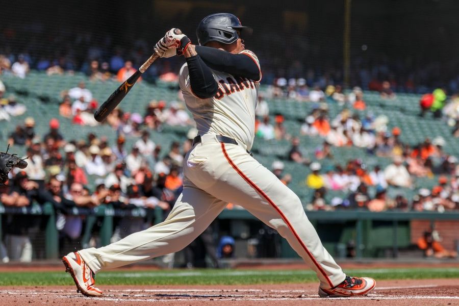 Reds complete furious 9th-inning rally to upend Giants