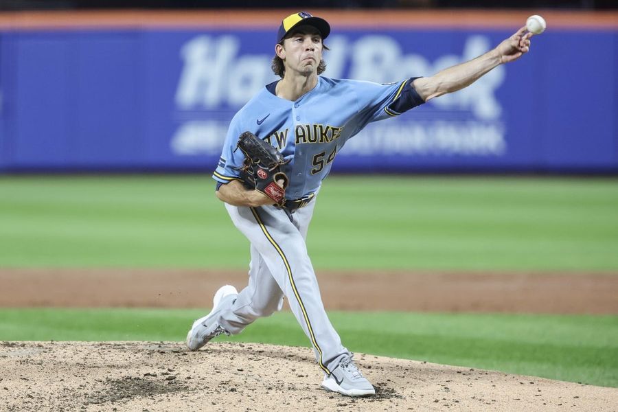 Brewers relievers rise to occasion in runaway win over Mets