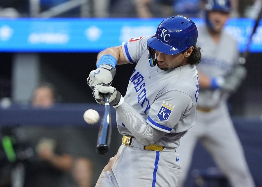 Jac Caglianone brilha em um dia memorável e ajuda os Royals a massacrar os Blue Jays.