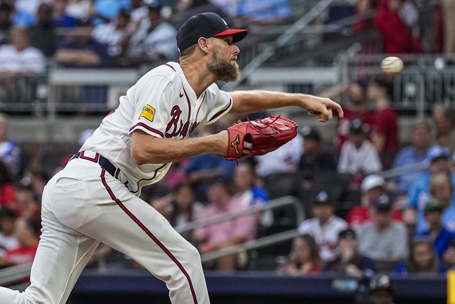 Os Braves completam a varrida sobre os Dodgers com Chris Sale lançando um jogo completo e conseguindo 11 strikeouts.