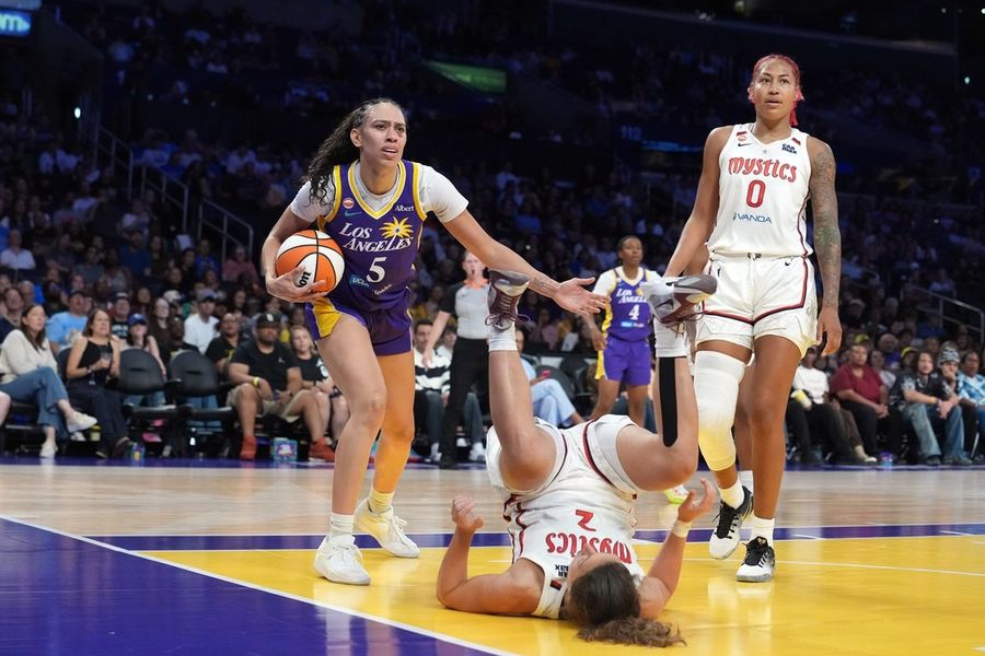 Nneka Ogwumike puts up 24 as Sparks rally past Mystics