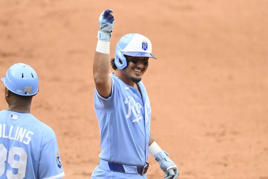 Josh Rojas impulsiona 4 corridas e os Royals, em ótima fase, vencem os Guardians.