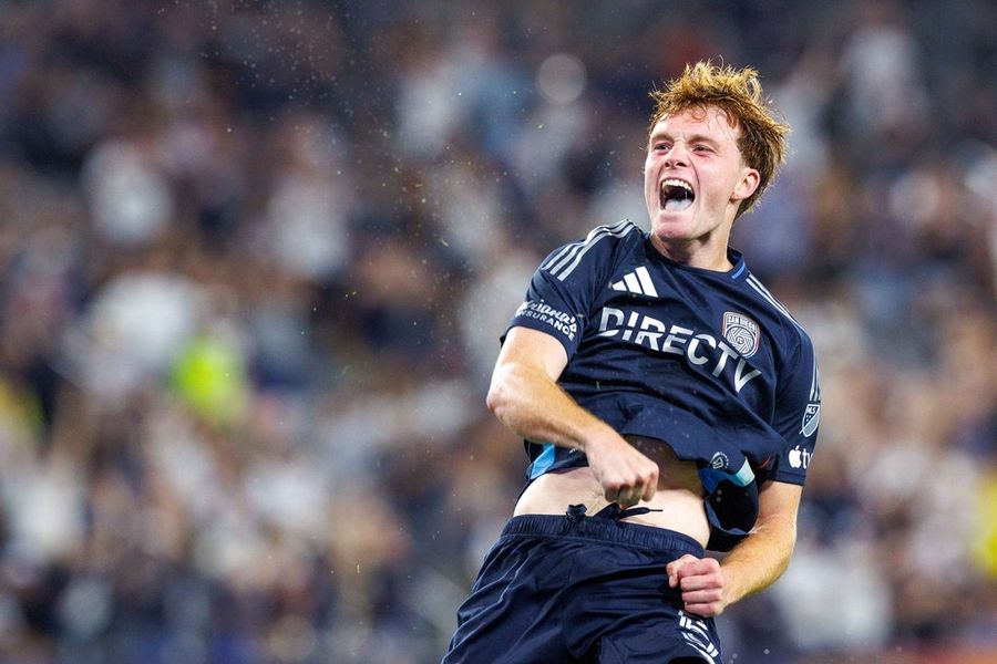 San Diego continues domination of Galaxy despite being down a player