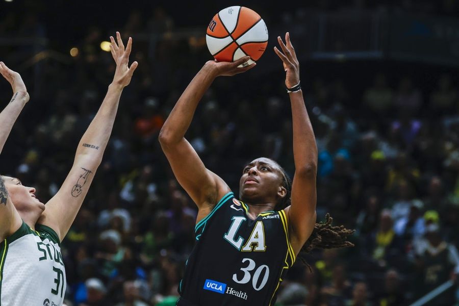 Nneka Ogwumike y Sparks superan al último clasificado, Storm.