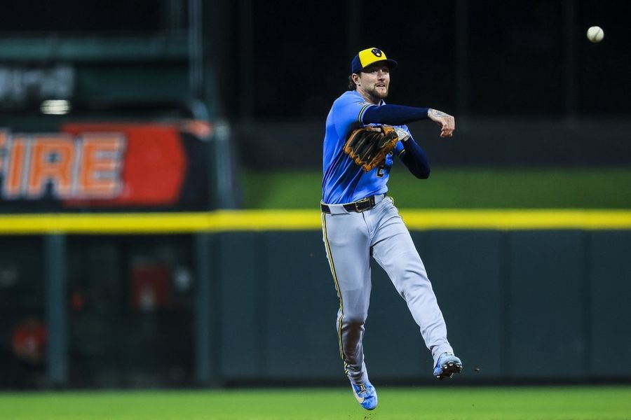 At their home away from home, Brewers pursue another win against Reds