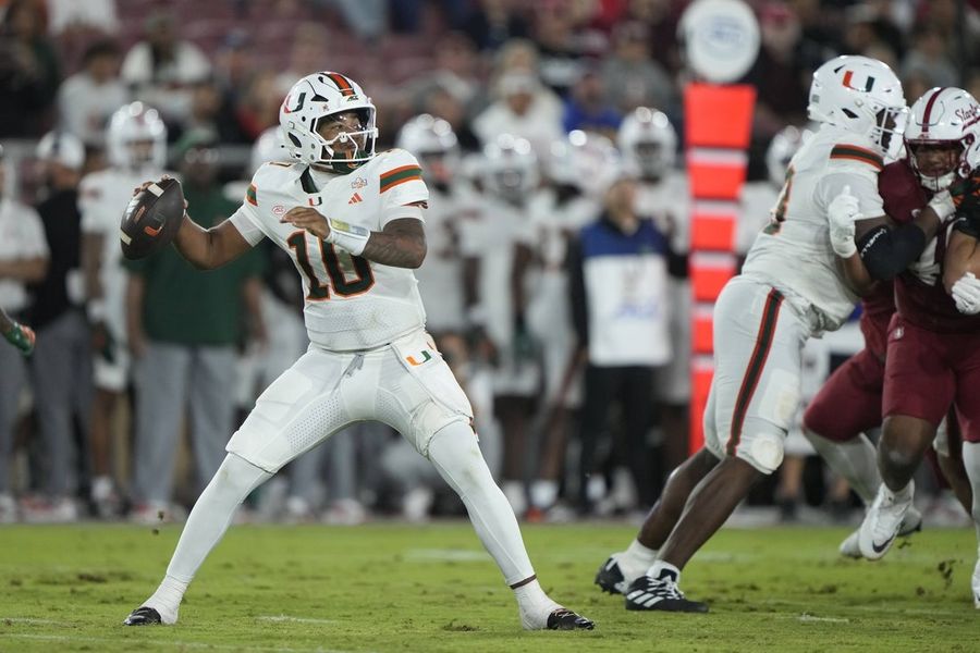 Darian Mensah y Malachi Toney brillan en la contundente victoria de Miami, número 7 del ranking, sobre Stanford.