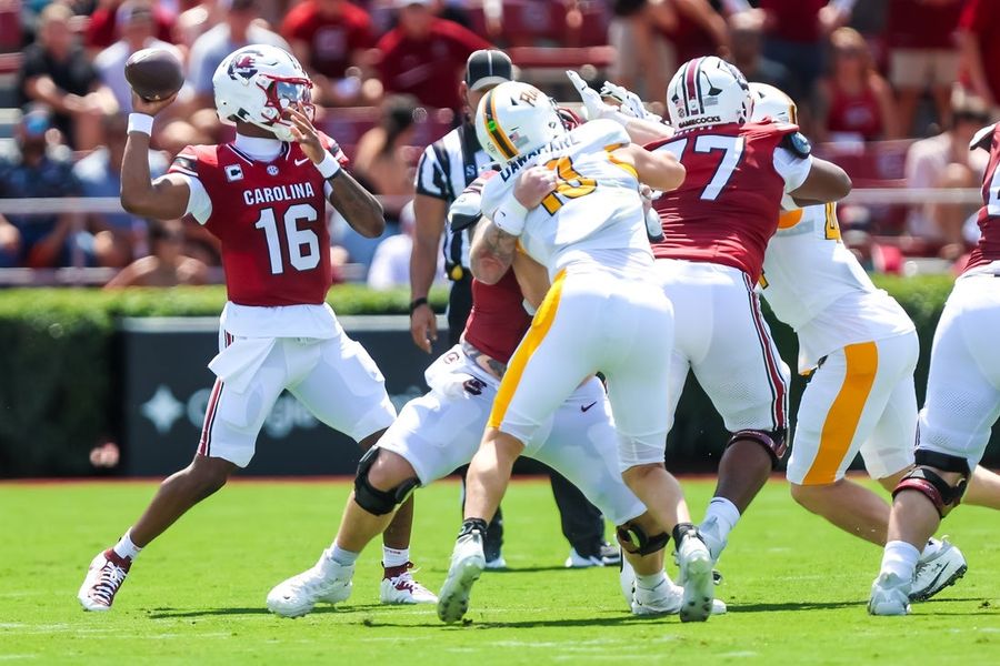 LaNorris Sellers throws for 3 TDs, South Carolina blows out Kent State
