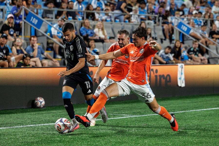 Dynamo continue scoring drought but pull out draw at Charlotte