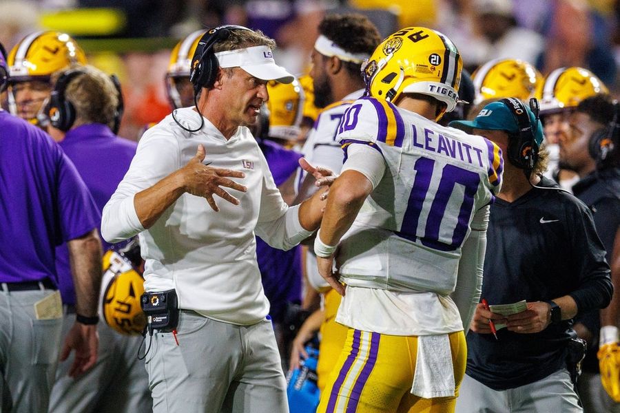 No. 11 LSU rolls up 644 yards in Lane Kiffin's debut, clobbers Clemson