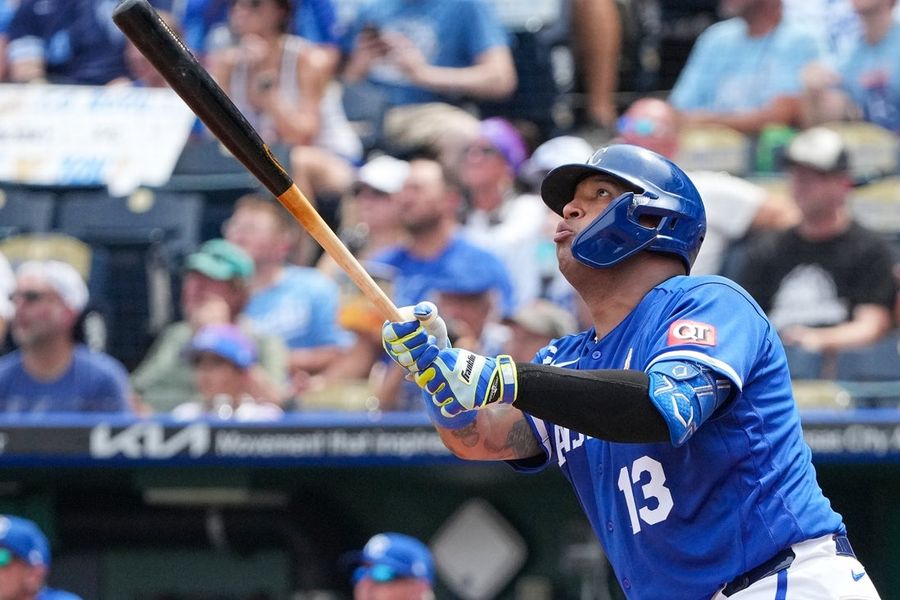 Vinnie Pasquantino, Salvador Perez lead Royals past Blue Jays 