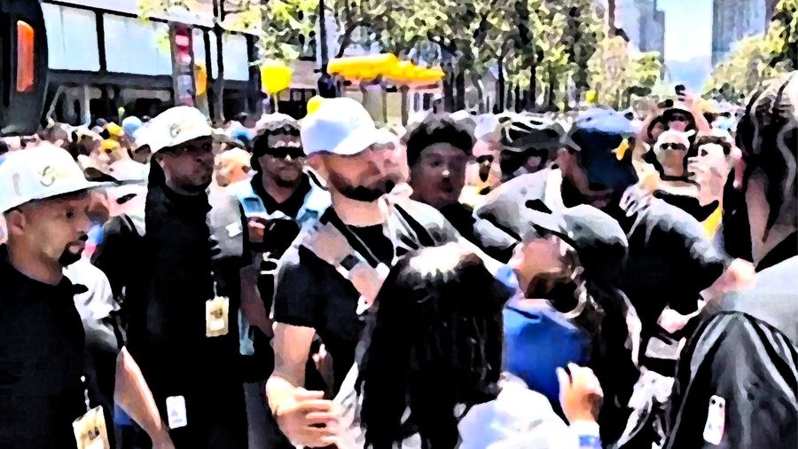 One fan had a surprise waiting for Steph Curry during the Warriors’ parade