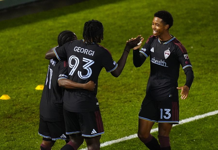 Clinging to final West playoff spot, Rapids host first-place Whitecaps
