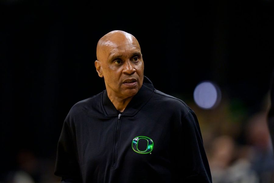 With Tony Stubblefield at helm, Oregon hosts Montana