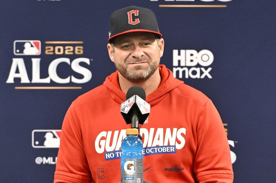 Guardians' Stephen Vogt shuts down Mariners rumors: 'I'm coming back'