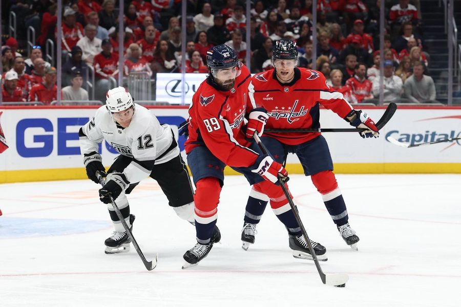 Alex Tuch, exjugador destacado de los Sabres, lidera a los Capitals contra su antiguo club.