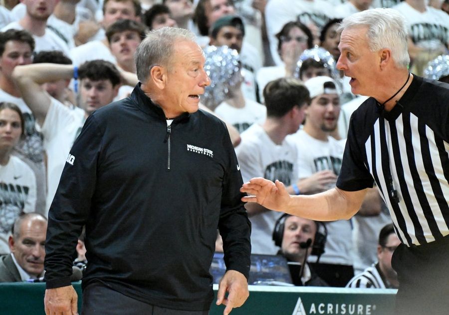 No. 6 Michigan State rides depth into opener vs. Quinnipiac