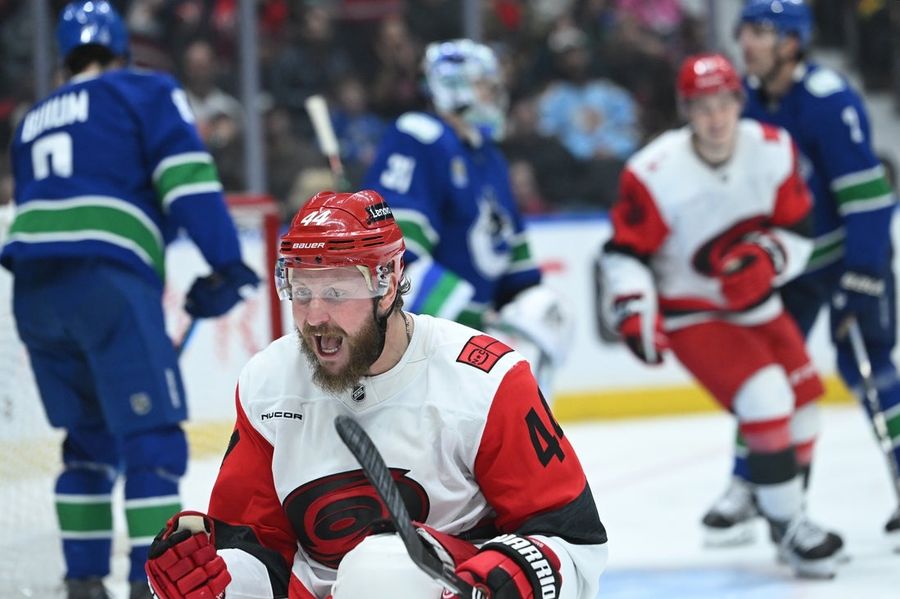 Oilers, Hurricanes bring high-powered offenses into clash