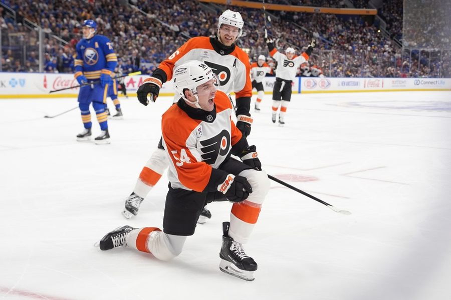 Newcomer Cole Knuble powers Flyers past Sabres for third straight win